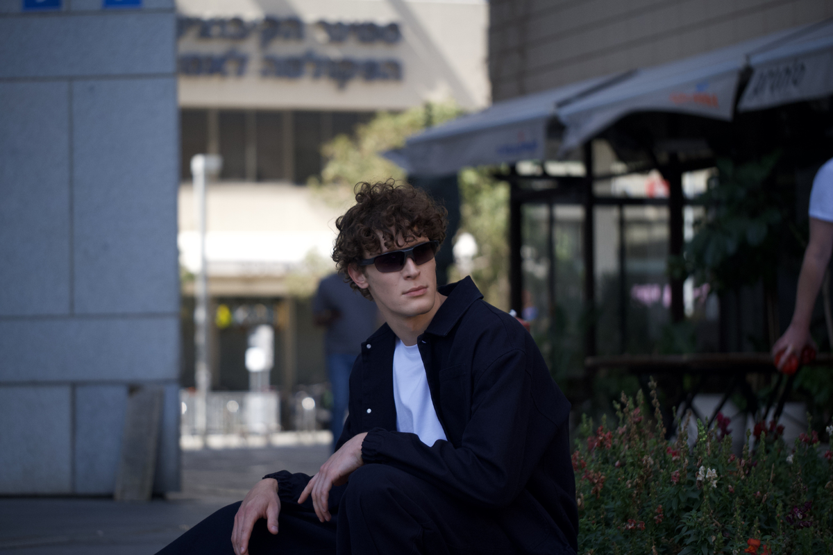 Image of man wearing Maverick Sport Glasses
